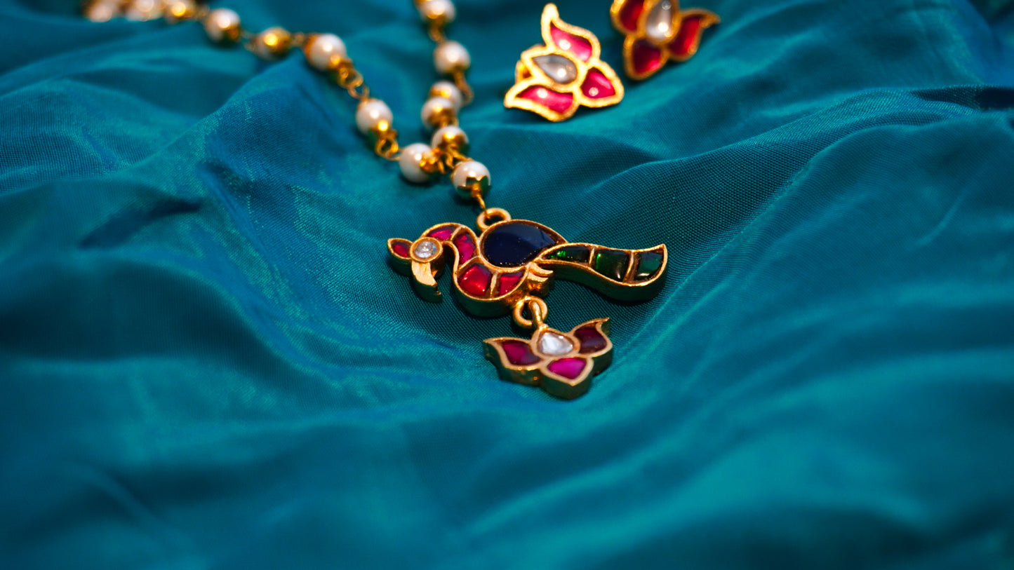 Sarang Saroj - Pendant Set