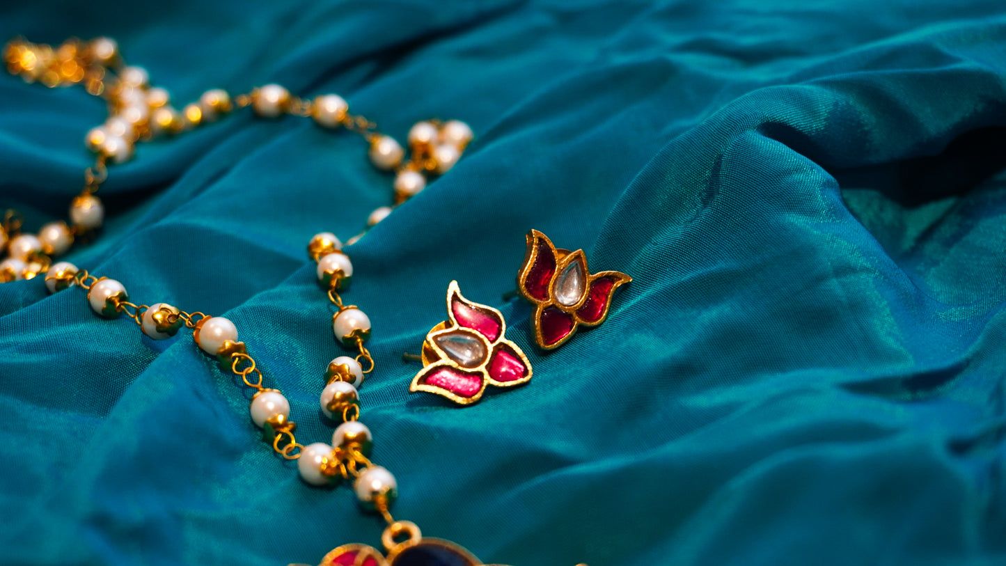 Sarang Saroj - Pendant Set