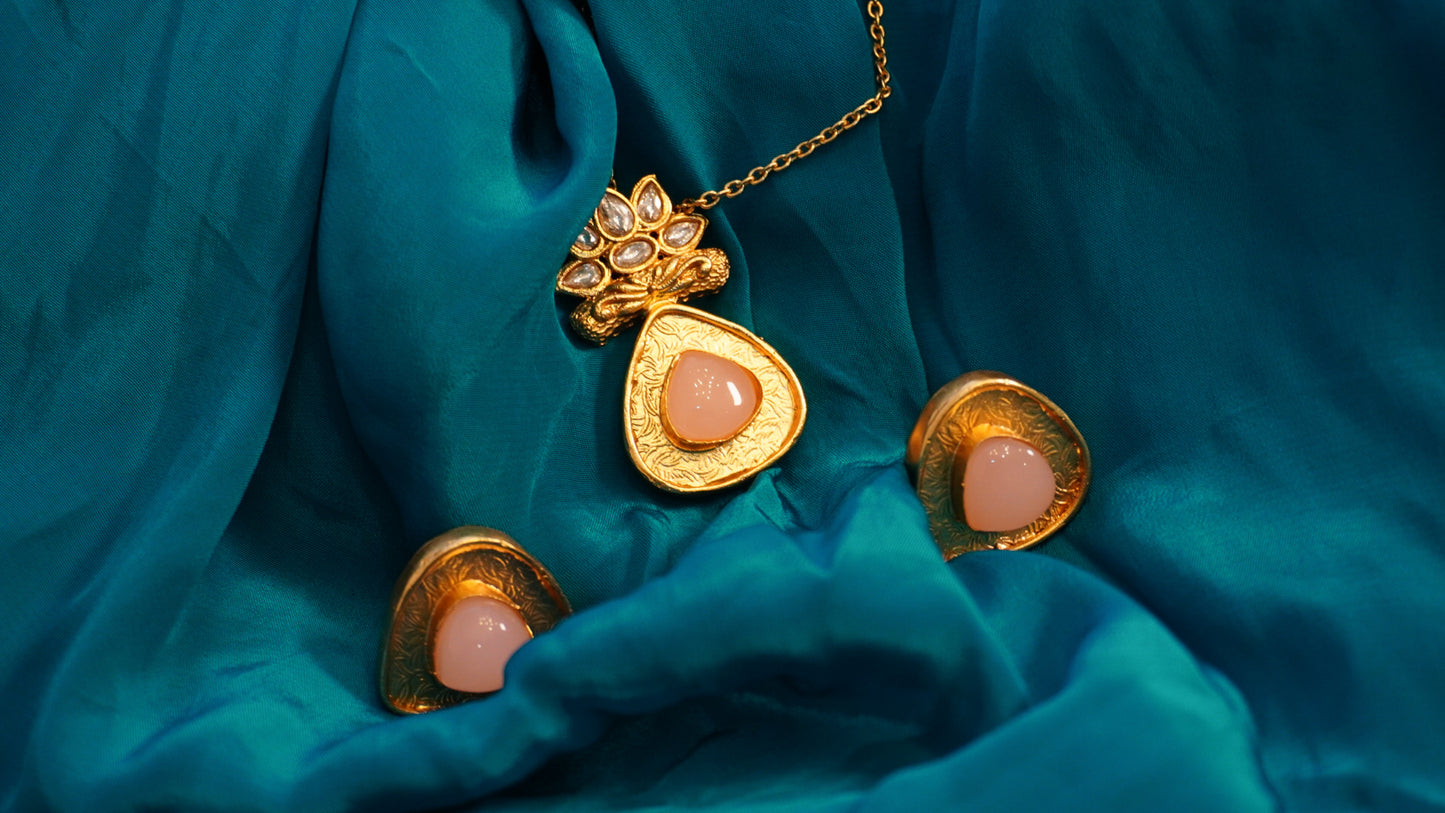 Shatalu - Pendant Set